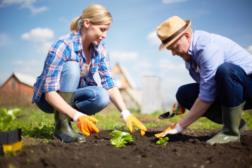 UK governing law terms for gardening services agreement